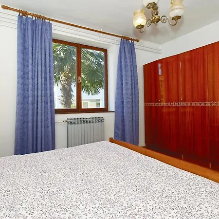 2 Bedroom Beautiful In Poreč